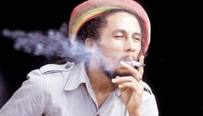Боб марли курит марихуану шторы с марихуаной